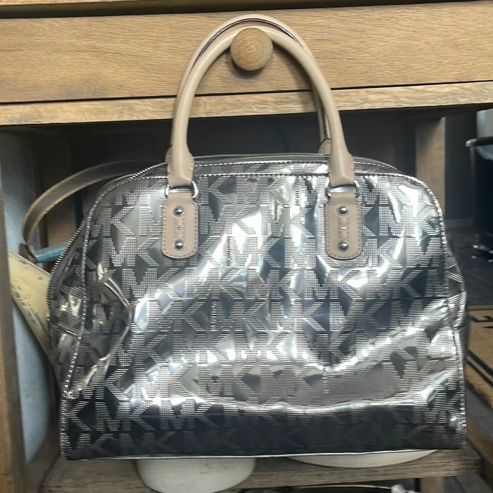 Purse - Picture 1 of 7